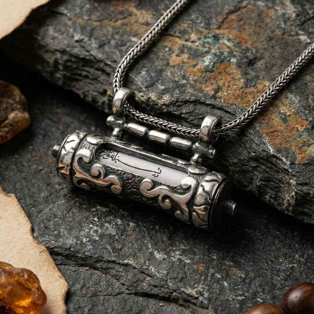 Silindir Cevşen Dualı Muska Cevşen Gümüş KolyeMuskalık ve Cevşen Kolye