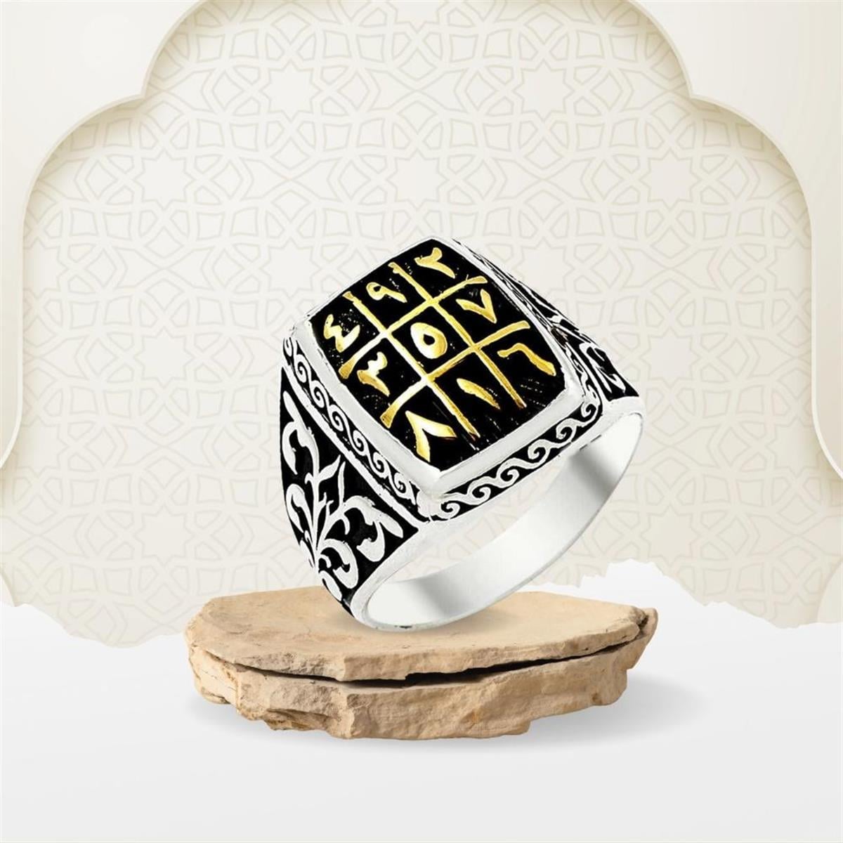 Siyah Zemin Üzeri Ebced Hesabı Gümüş Erkek Yüzük