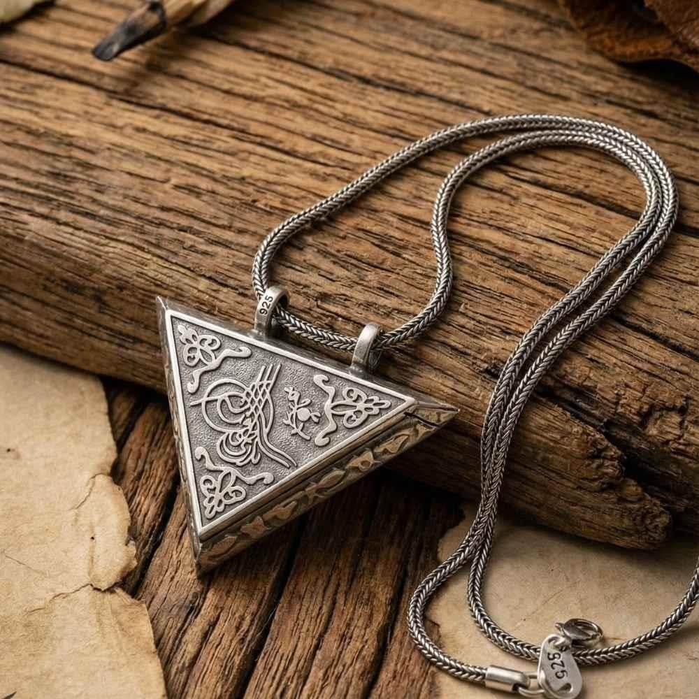 Tuğra Motifli Açılabilir Muskalık KolyeMuskalık ve Cevşen Kolye
