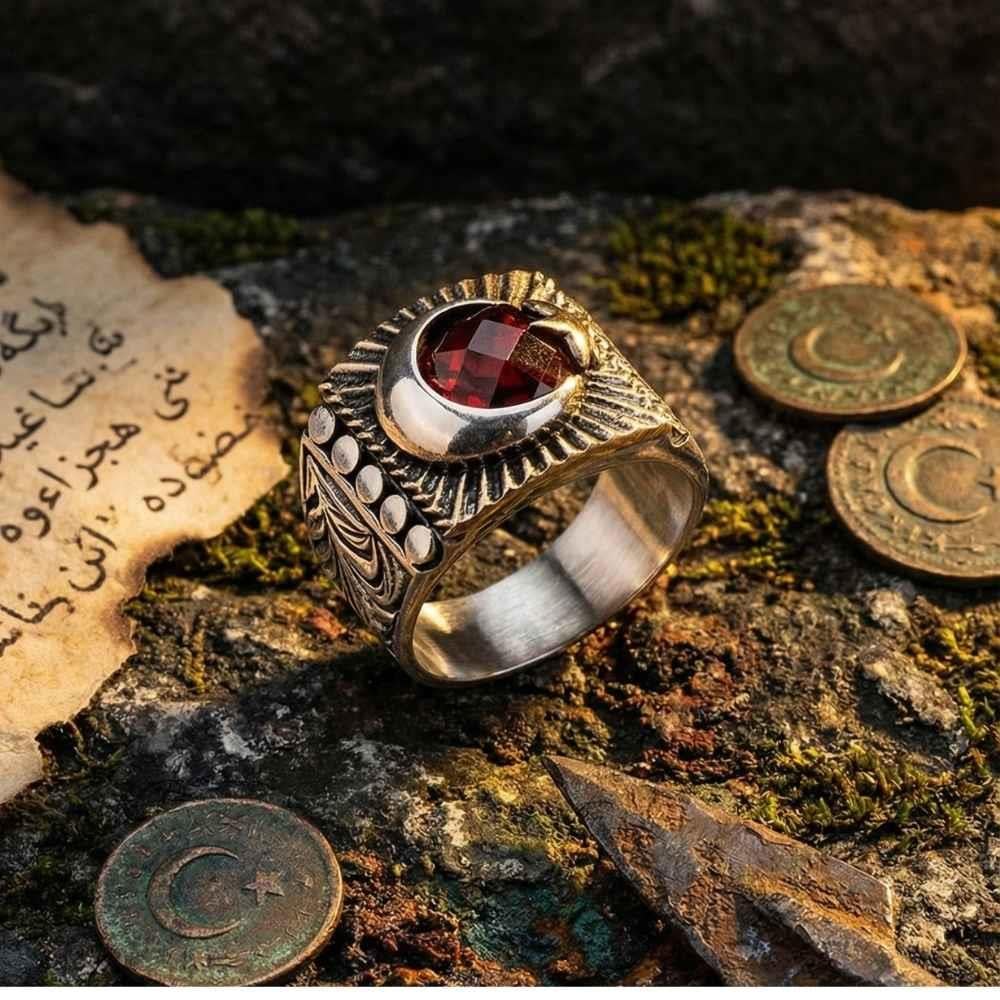 Üç Boyutlu Kırmızı Faset Taşlı Ay Yıldız Sembollü Gümüş Erkek YüzükAy Yıldız Yüzükler