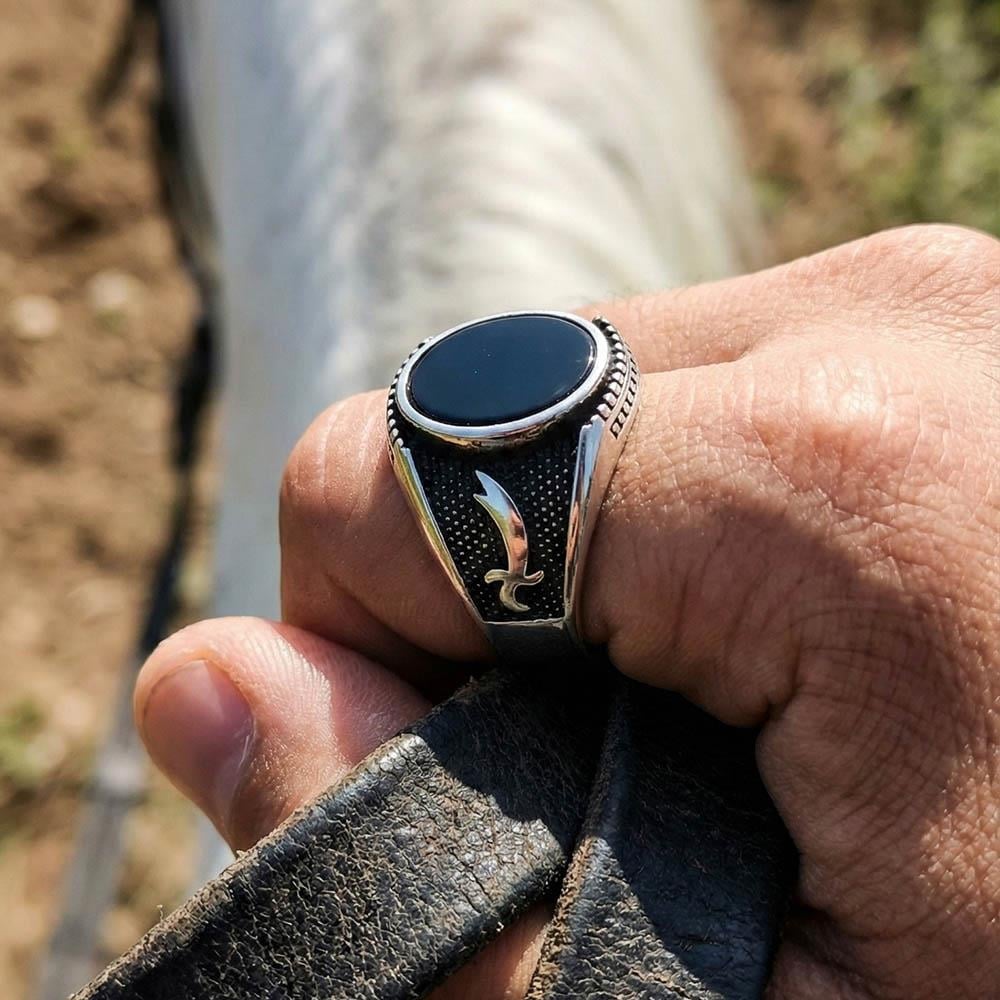 Zülfikar Kılıcı Oval Oniks Taşlı Gümüş YüzükOniks Taşlı Yüzükler