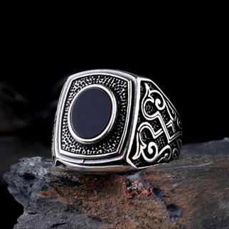 925 Ayar Gümüş Oval Oniks Taşlı Desen Motifli Erkek YüzükOniks Taşlı Yüzükler