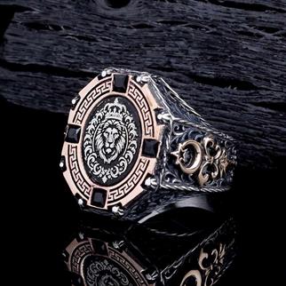 Siyah Taşlı Aslan Kral Motifli Gümüş YüzükAslan Yüzük