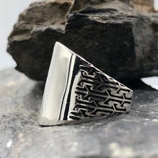 Yanları Desenli Kişiye Özel Gümüş Yüzük