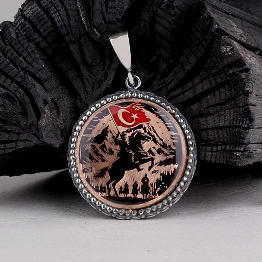 At Sırtında Türk Savaşçısı Gümüş Kolye UcuKolye Ucu