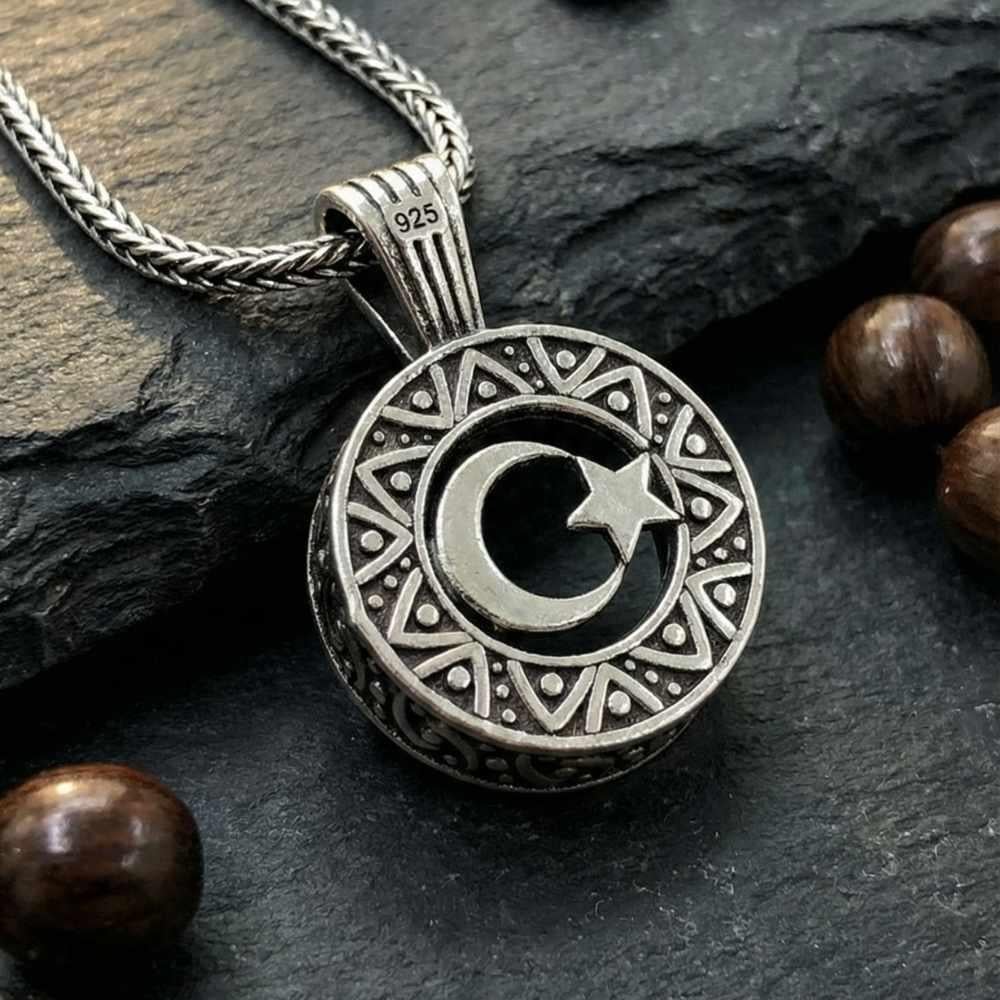 Ay Yıldız İşlemeli Cevşen Gümüş KolyeMuskalık ve Cevşen Kolye