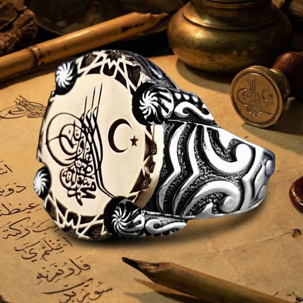 Ay Yıldız Tuğra İşlemeli Kenar Motifli Gümüş Erkek YüzükTuğra Yüzük