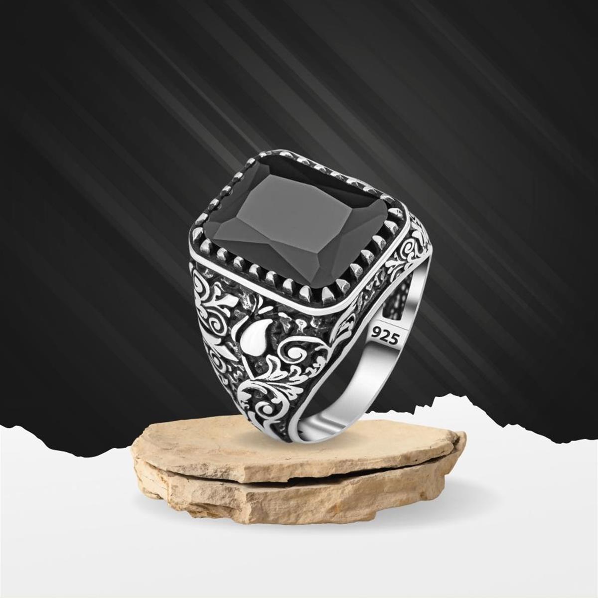 Çiçek Desenli Kesme Siyah Zirkon Taşlı Gümüş Yüzük