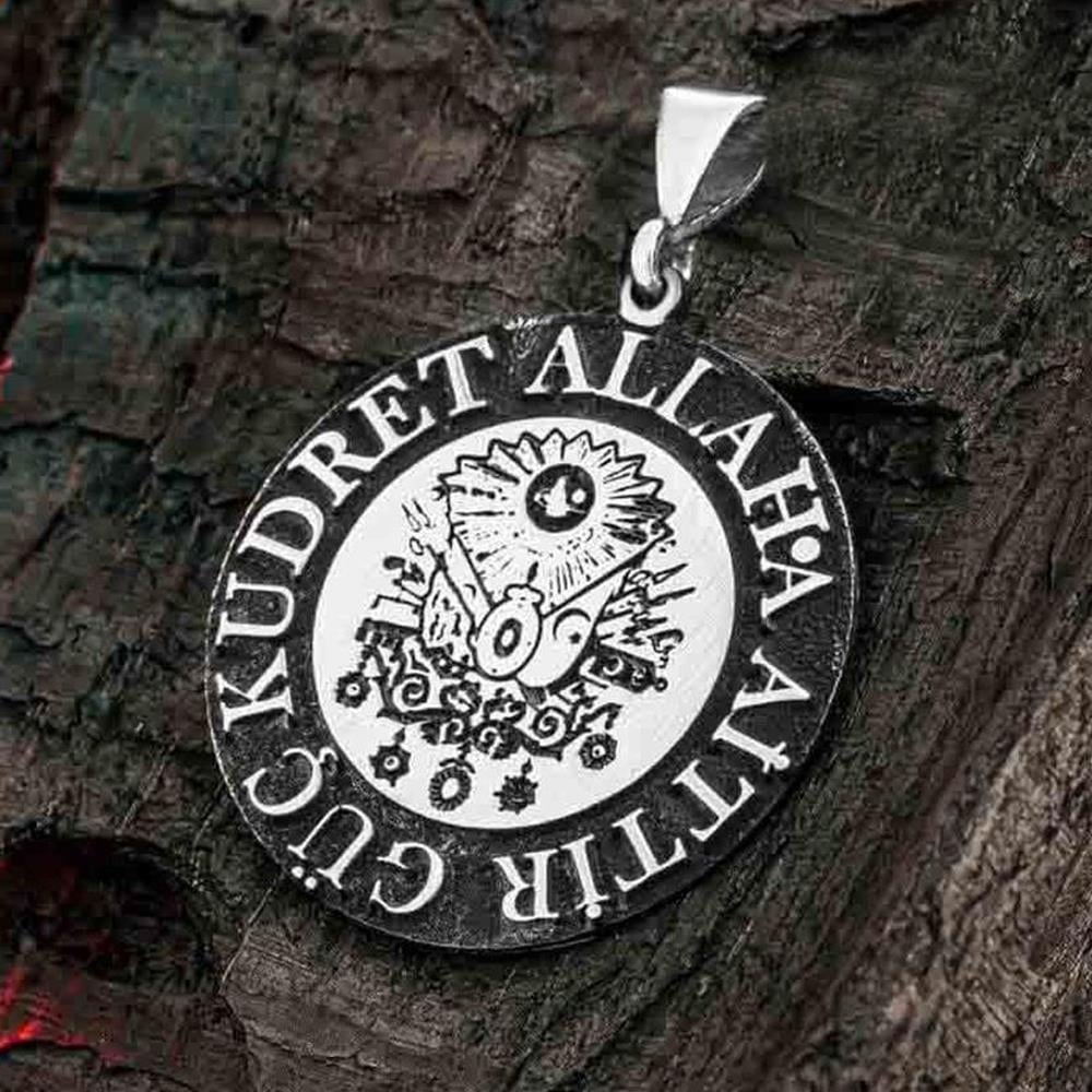 Güç Kudret Allah'a Aittir Yazılı Tuğra Gümüş Kolye UcuKolye Ucu