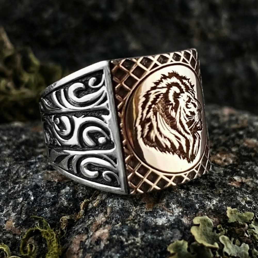 Edge Motif Embroidered Lion Head Sterling Silver RingAnimal Shaped Ring