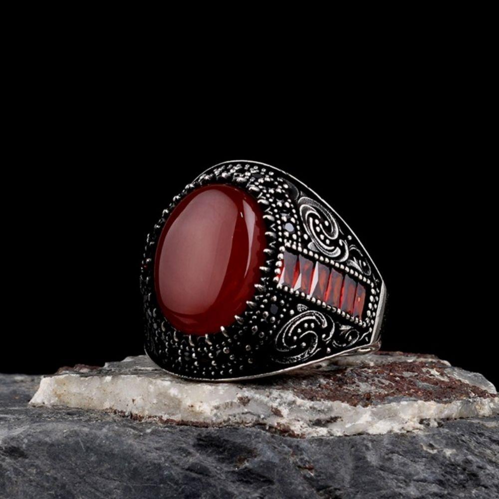 Kenarları Zirkon Taşlı Oval Akik Taşlı Gümüş YüzükAkik Taşlı Yüzükler