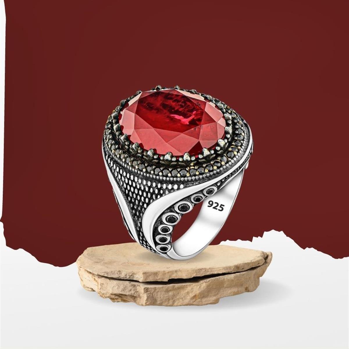 Kırmızı Zirkon Taşlı Nokta Desenli Gümüş Erkek Yüzük