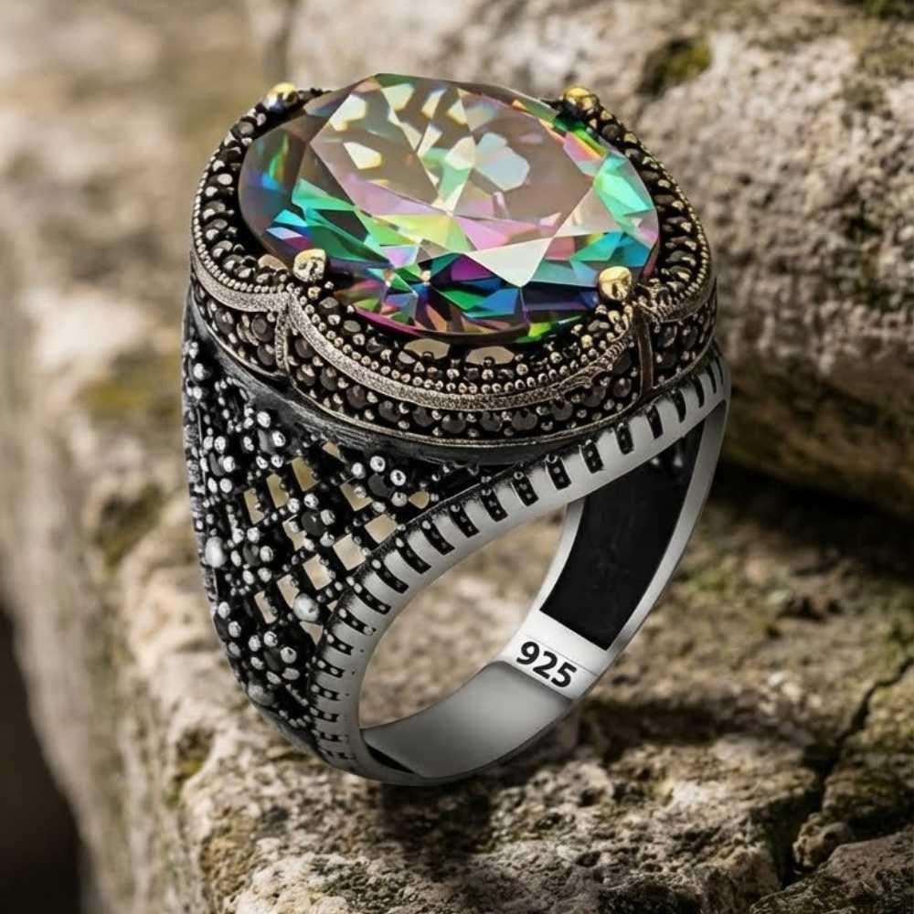 Mistik Topaz Taşlı Motif İşlemeli Gümüş YüzükMistik Topaz Taşlı Yüzükler