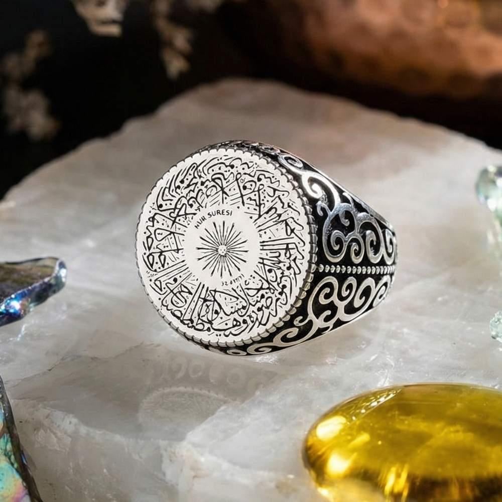 Nur Suresi 35. Ayeti İşlemeli Gümüş Yüzükİslami Yüzükler