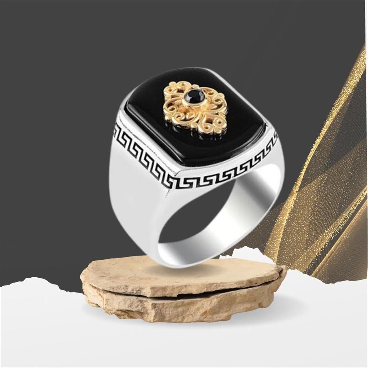 Oniks Taş Üzeri İşleme Model Gümüş Yüzük