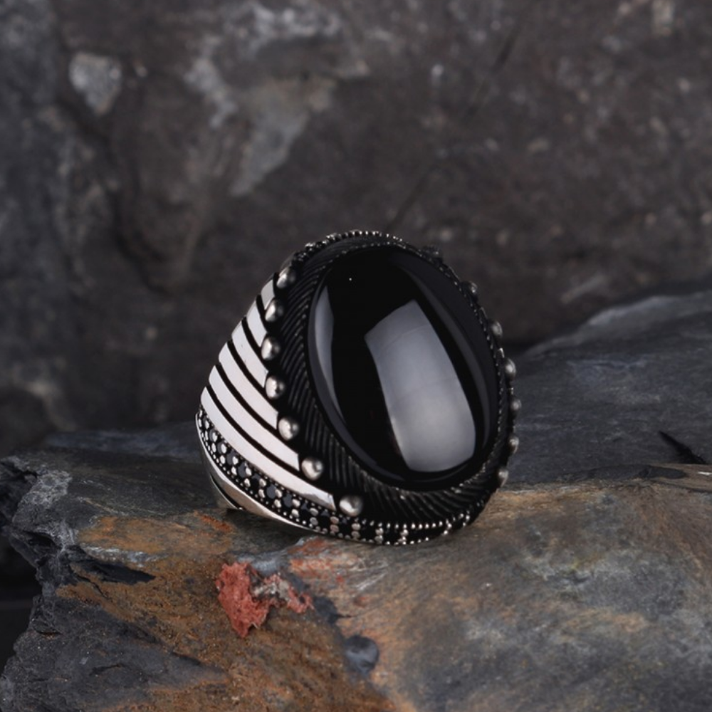 Oval İşlemeli Oniks Taşlı Gümüş Yüzük