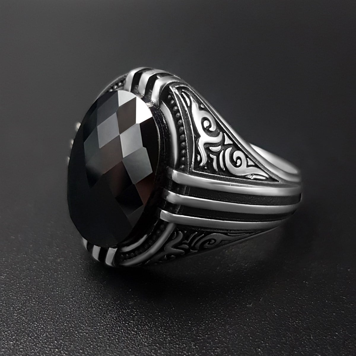 Oval Zirkon Taşlı Desenli Gümüş Yüzük