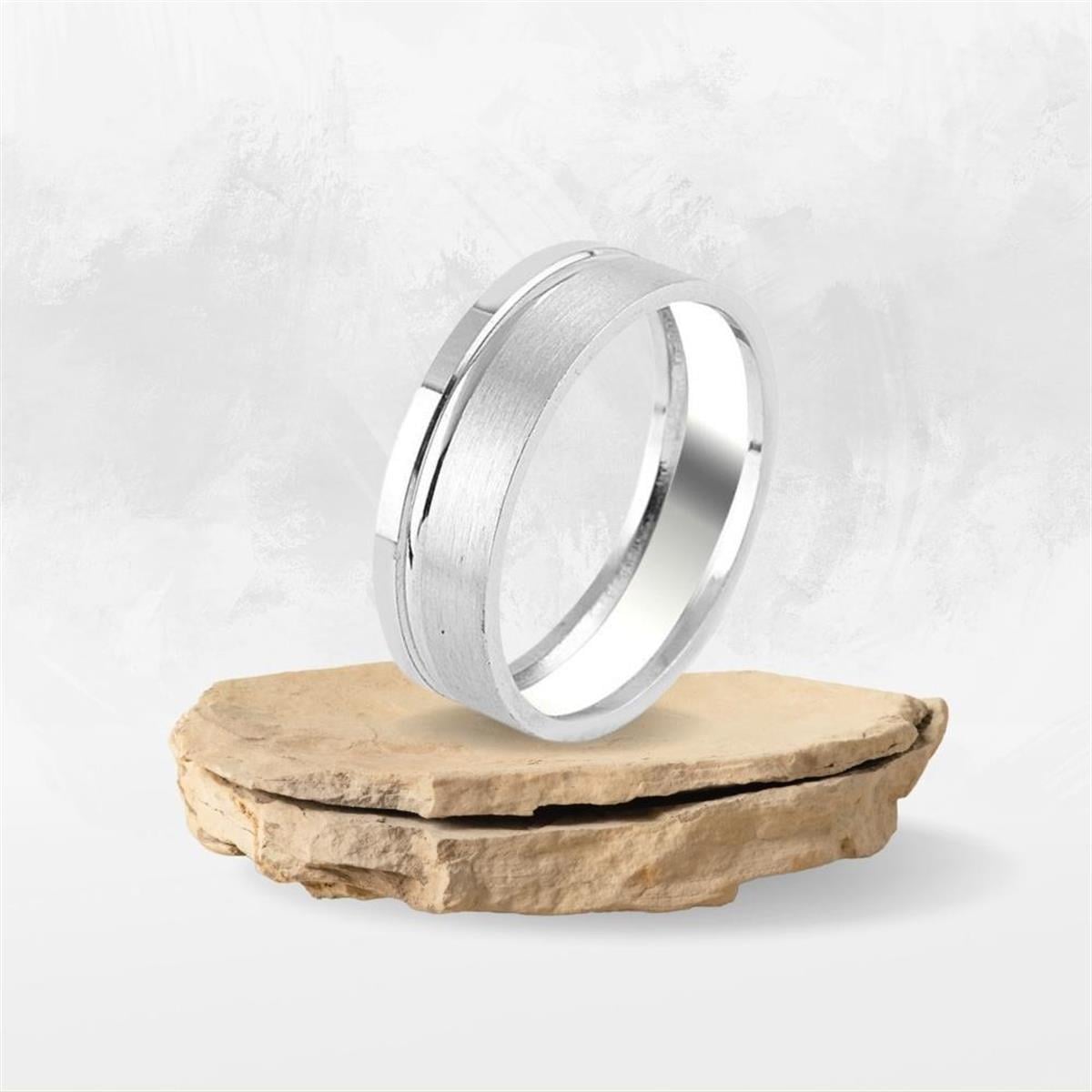 Sade Model Tek Şerit Motifli Gümüş Alyans