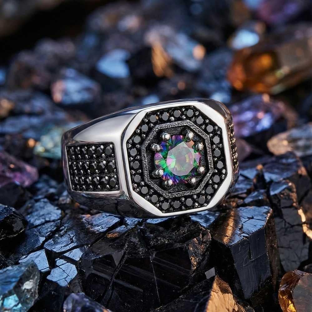 Sekizgen Model Ortası Mistik Topaz Taşlı Gümüş YüzükMistik Topaz Taşlı Yüzükler