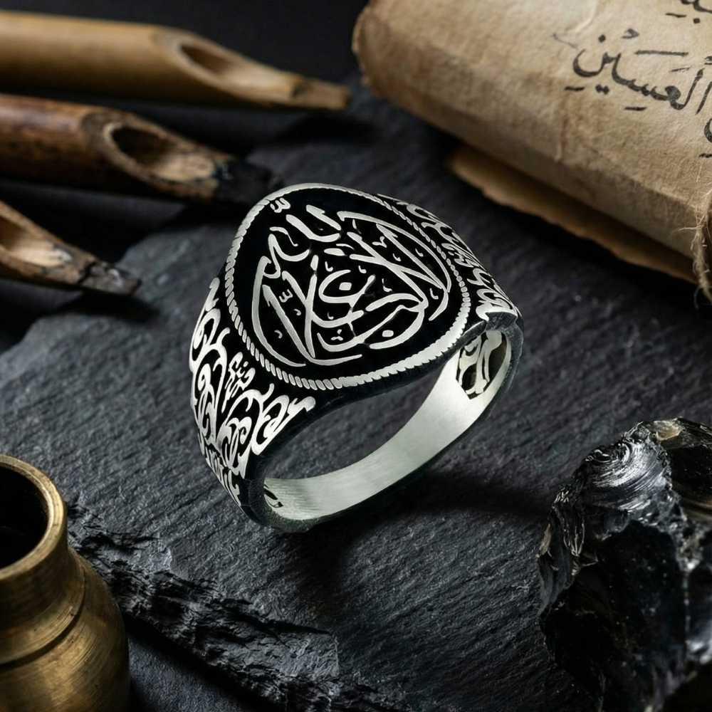 Siyah Zeminli La Galibe İllallah Yazılı Gümüş YüzükLa Galibe İllallah Yüzük