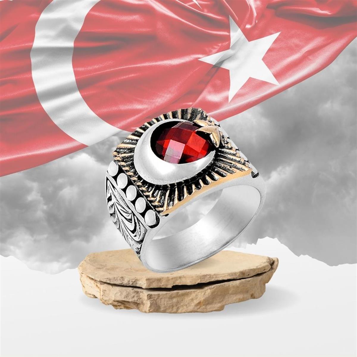 Üç Boyutlu Kırmızı Faset Taşlı Ay Yıldız Sembollü Gümüş Erkek Yüzük