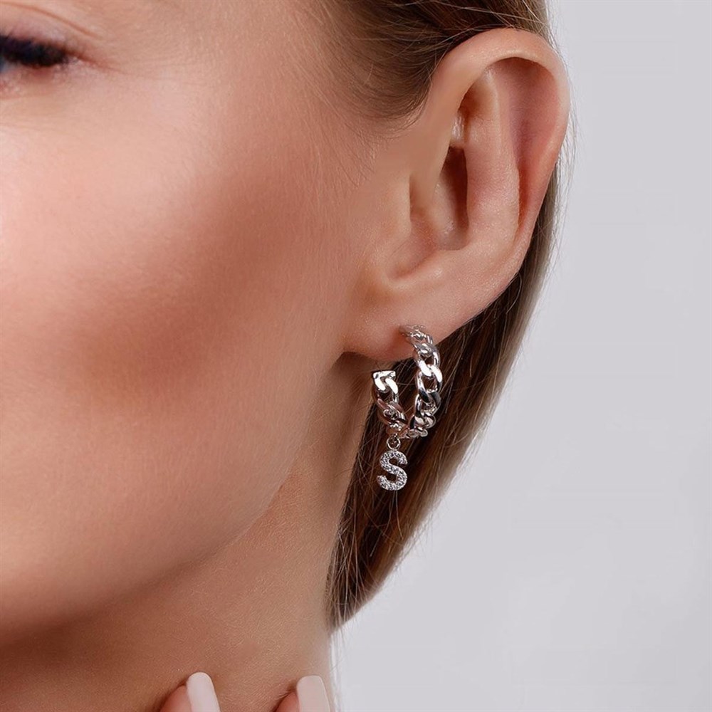 Zincir Model Harfli Gümüş Küpe