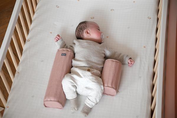 Yan Yatma yastığı, Old pink