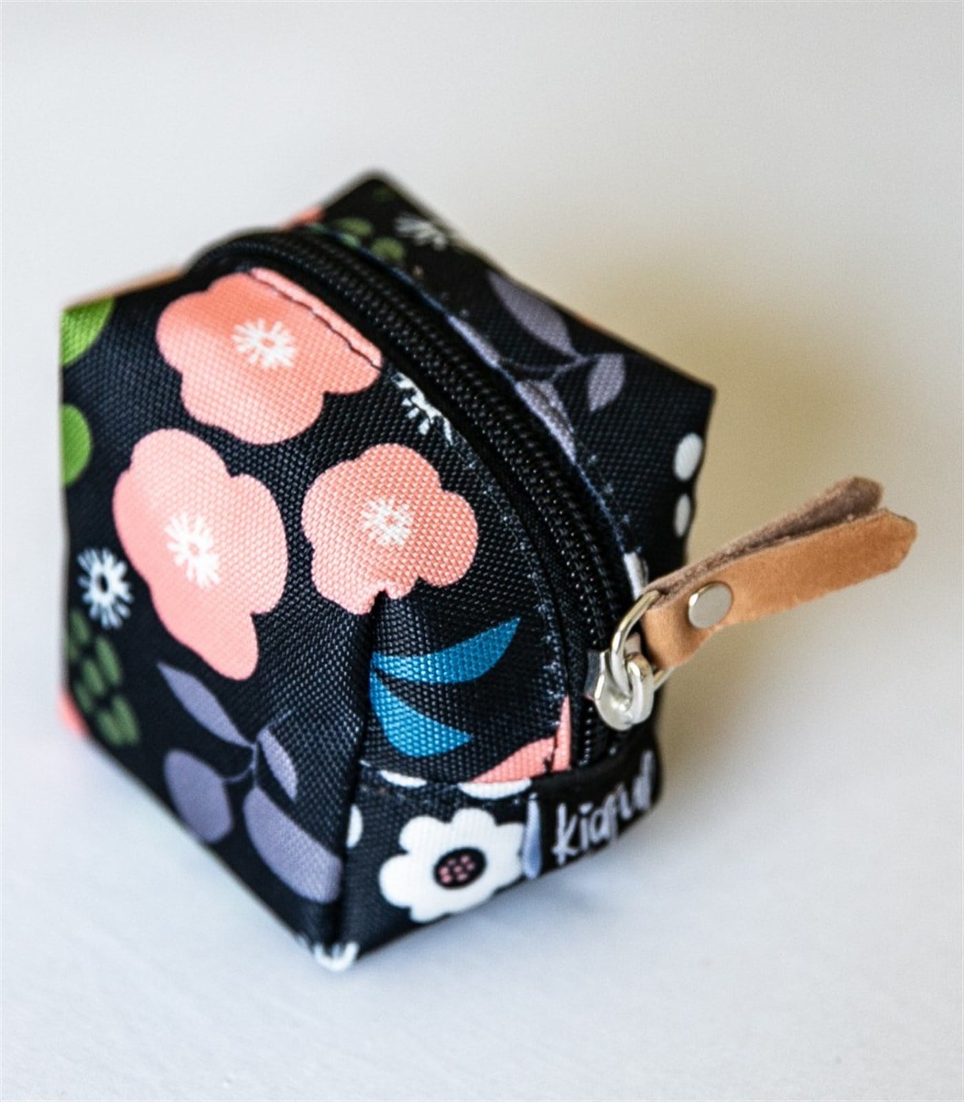 Bibs Emzik Kutusu bloom