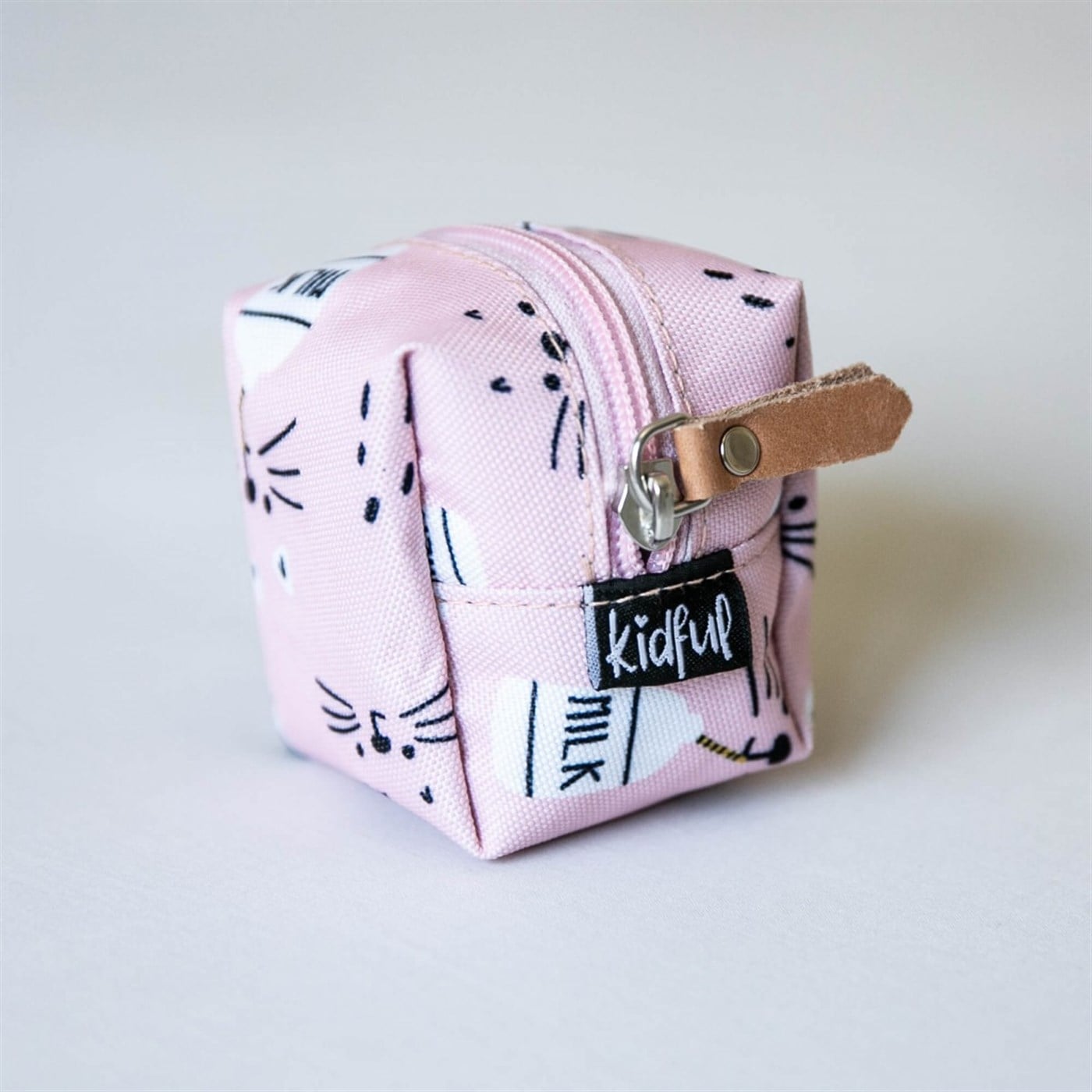 Bibs Emzik Kutusu kitten