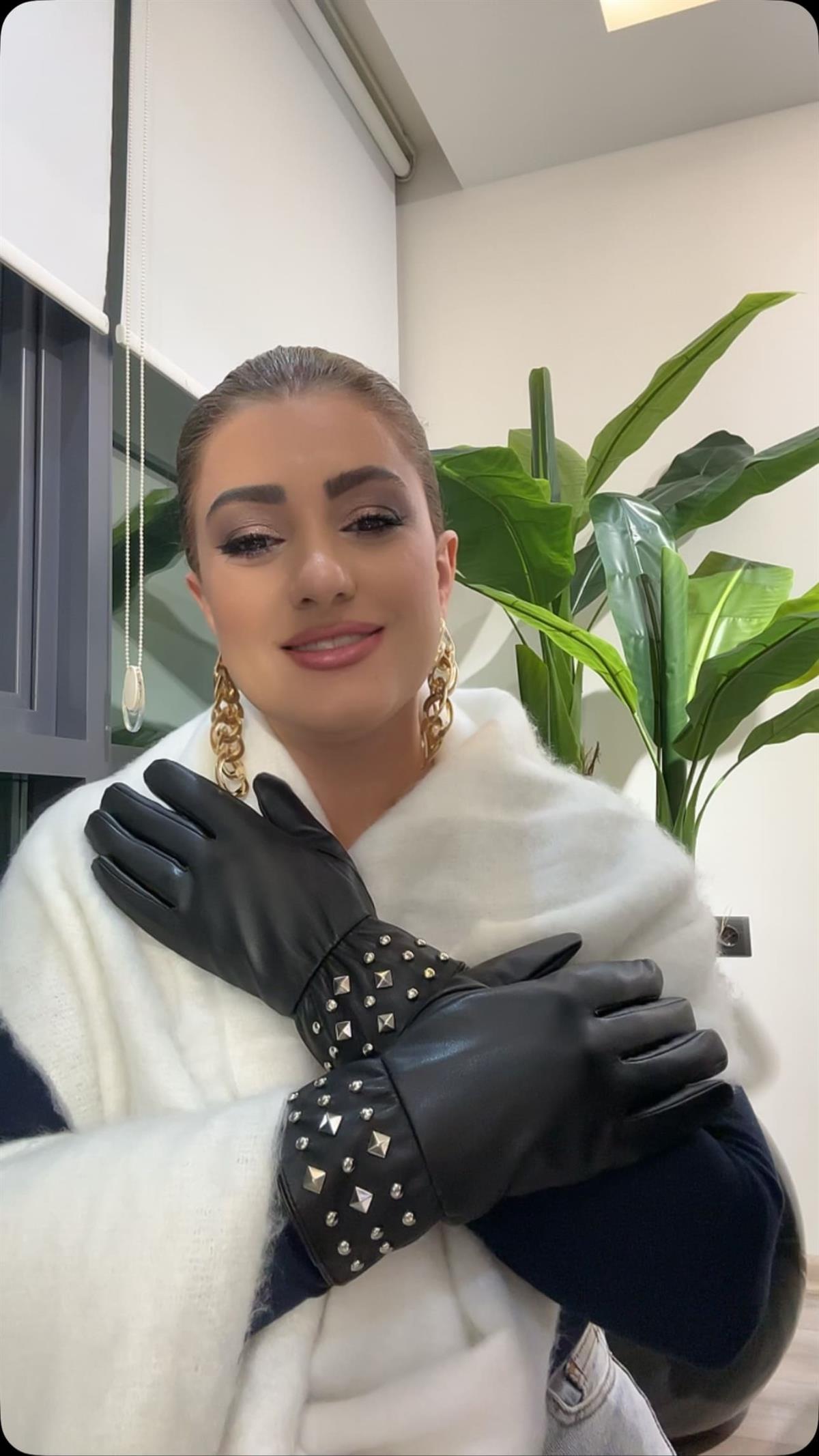 Bileği Taşlı PU Deri Eldiven SİYAH