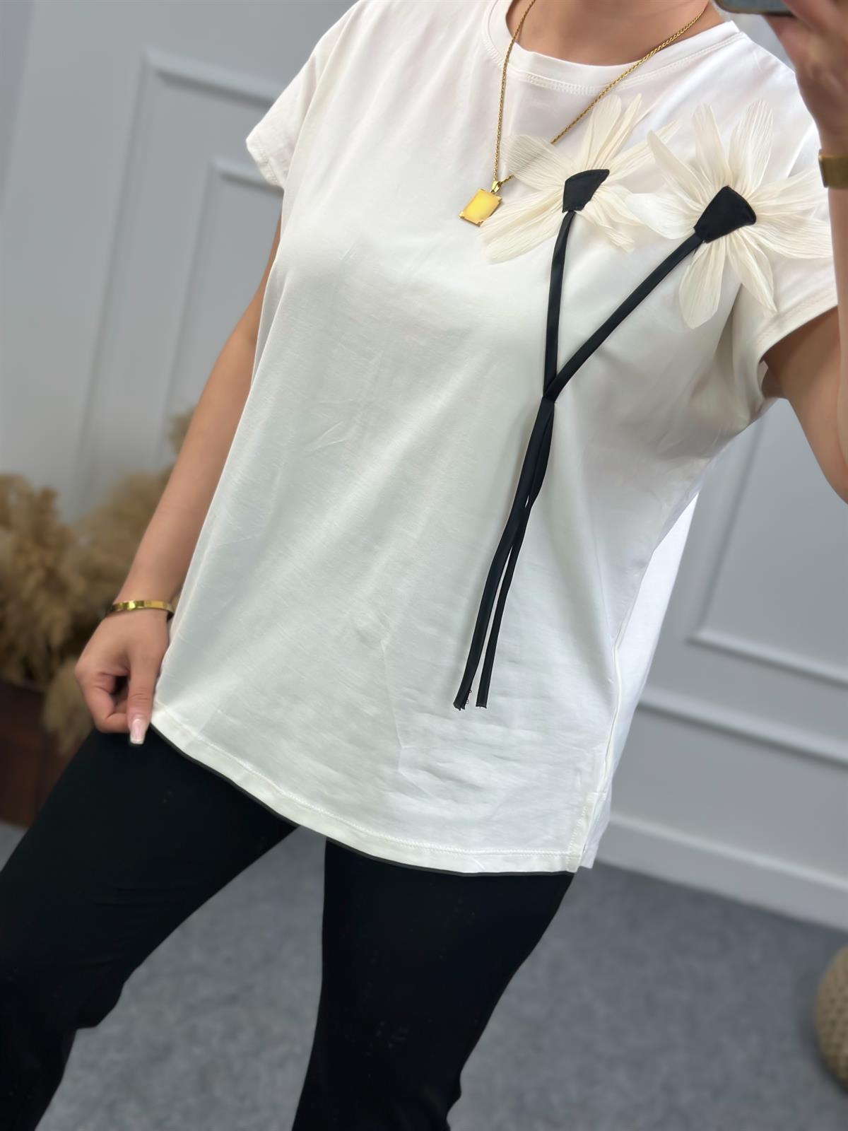 Bisikilet Yaka Çiçek Detaylı Tshirt EKRU
