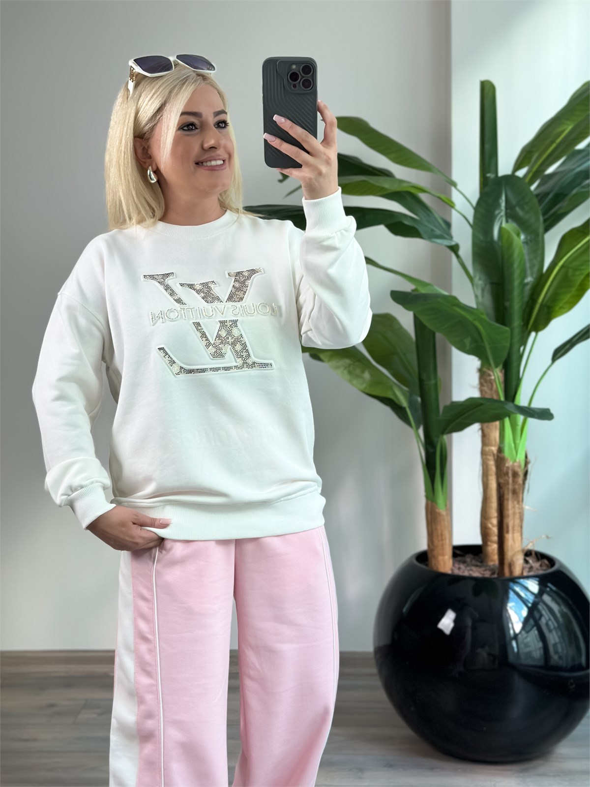 Büyük Taşlı Amblem Baskılı Sweatshirt BEYAZ