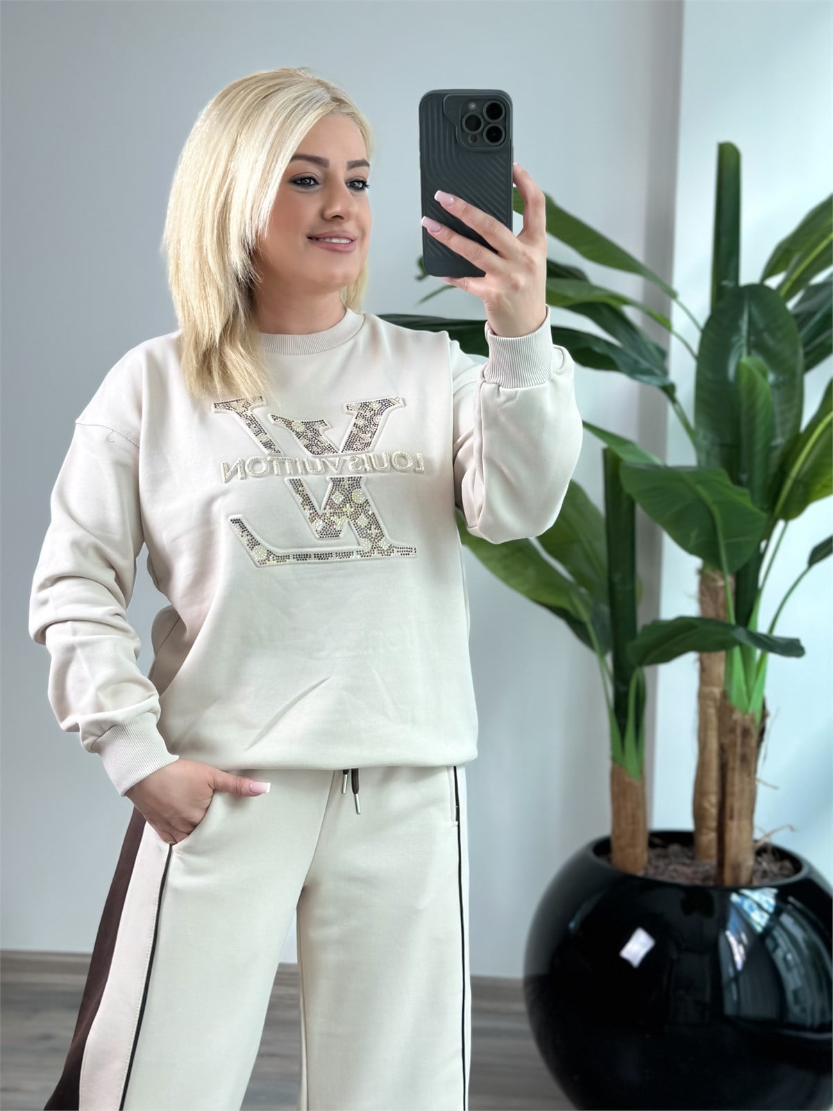 Büyük Taşlı Amblem Baskılı Sweatshirt BEJ