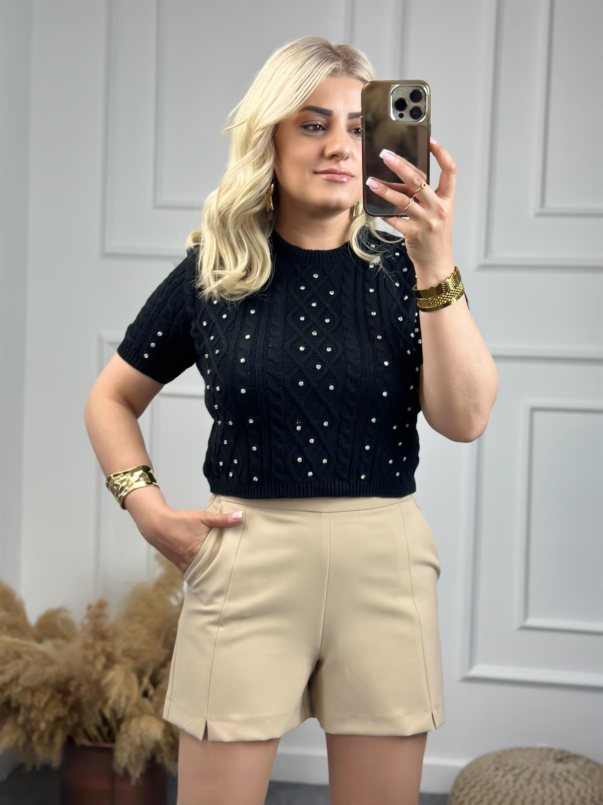 Düğme Detaylı Yanları Yırtmaçlı Kısa Şort BEJ