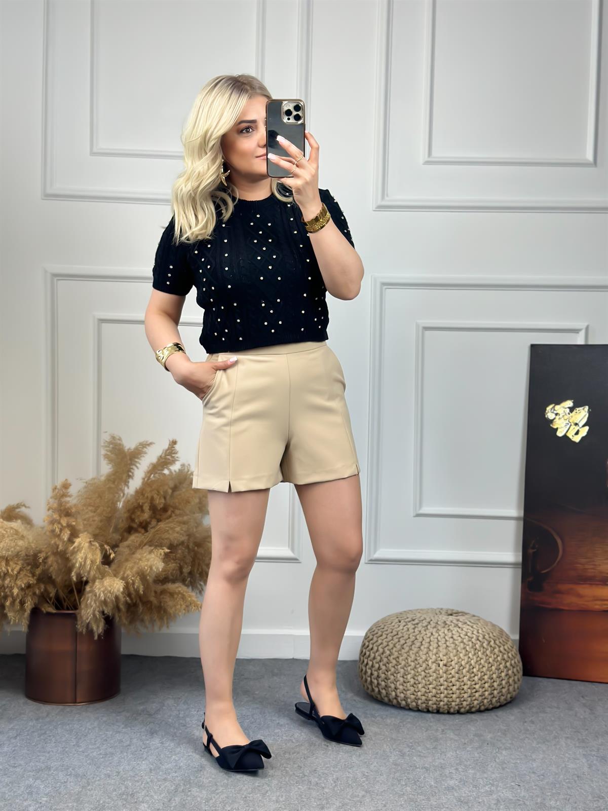 Düğme Detaylı Yanları Yırtmaçlı Kısa Şort BEJ