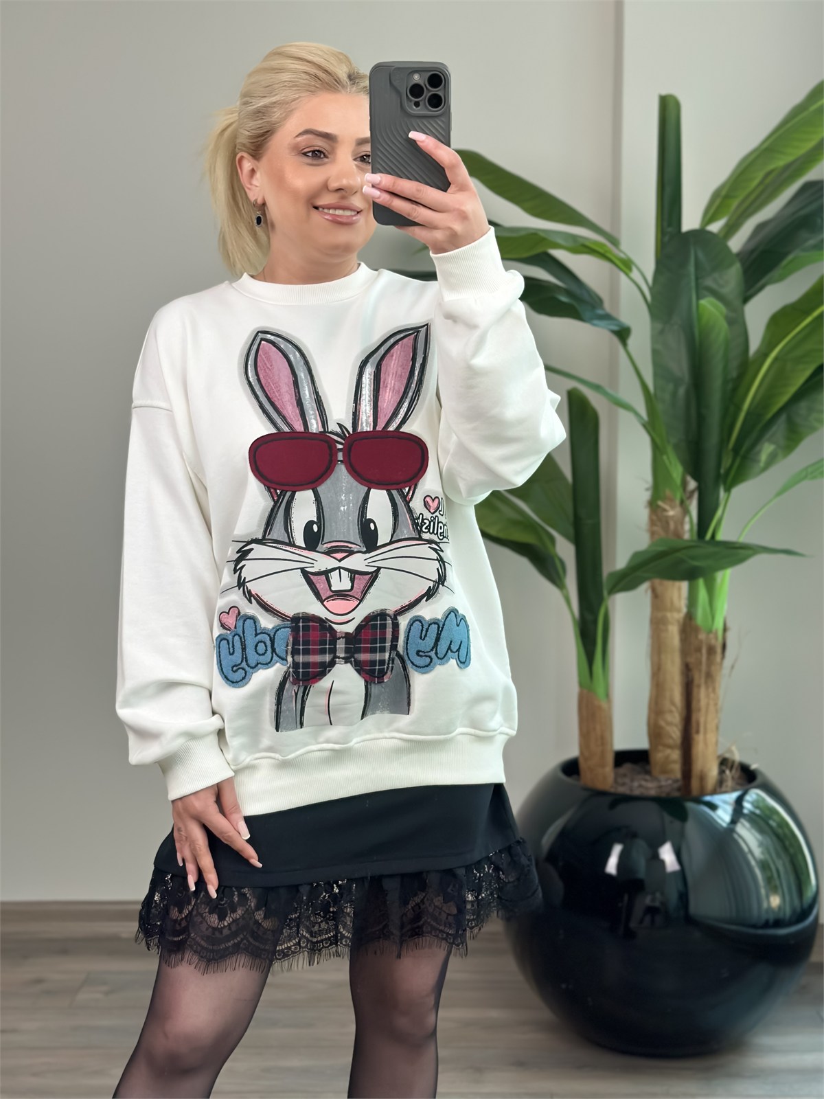 Ekose Papyonlu Tavşan Figürlü Sweatshirt BEYAZ