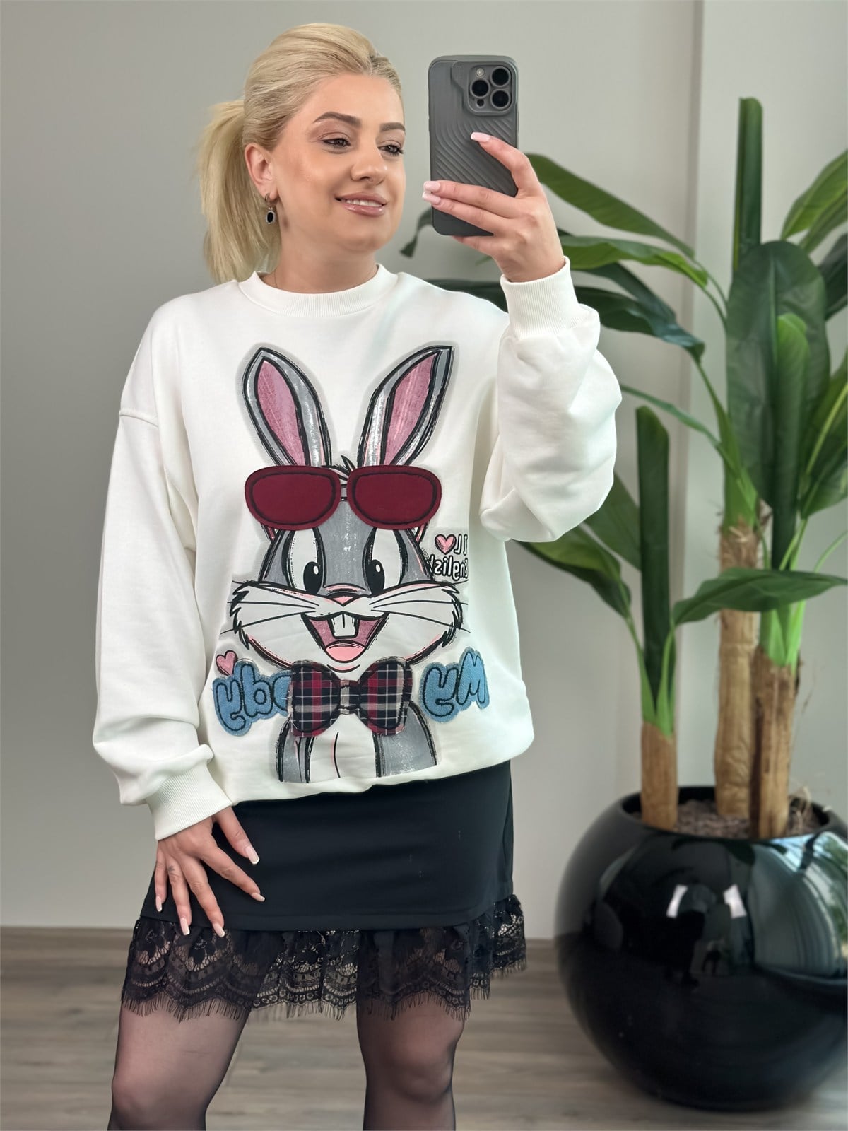 Ekose Papyonlu Tavşan Figürlü Sweatshirt BEYAZ