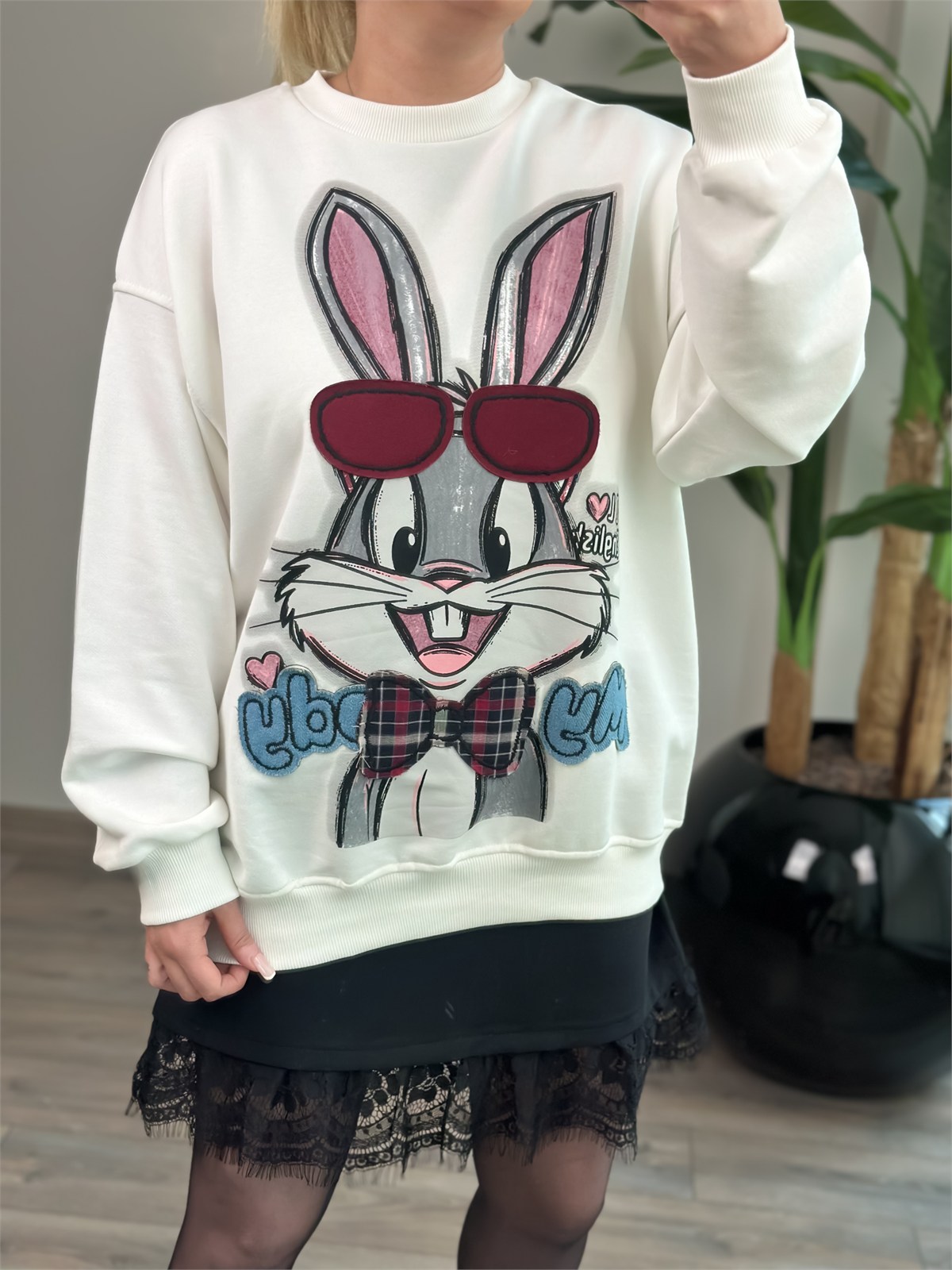 Ekose Papyonlu Tavşan Figürlü Sweatshirt BEYAZ