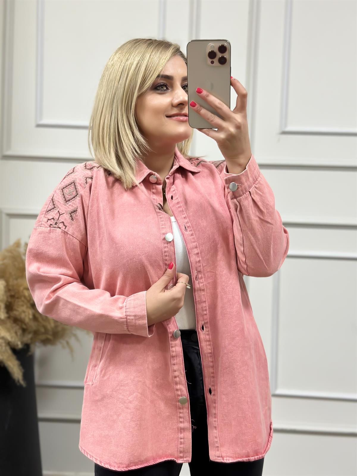 Gabardin Yıkamalı Omuz Nakış Detaylı Gömlek PEMBE