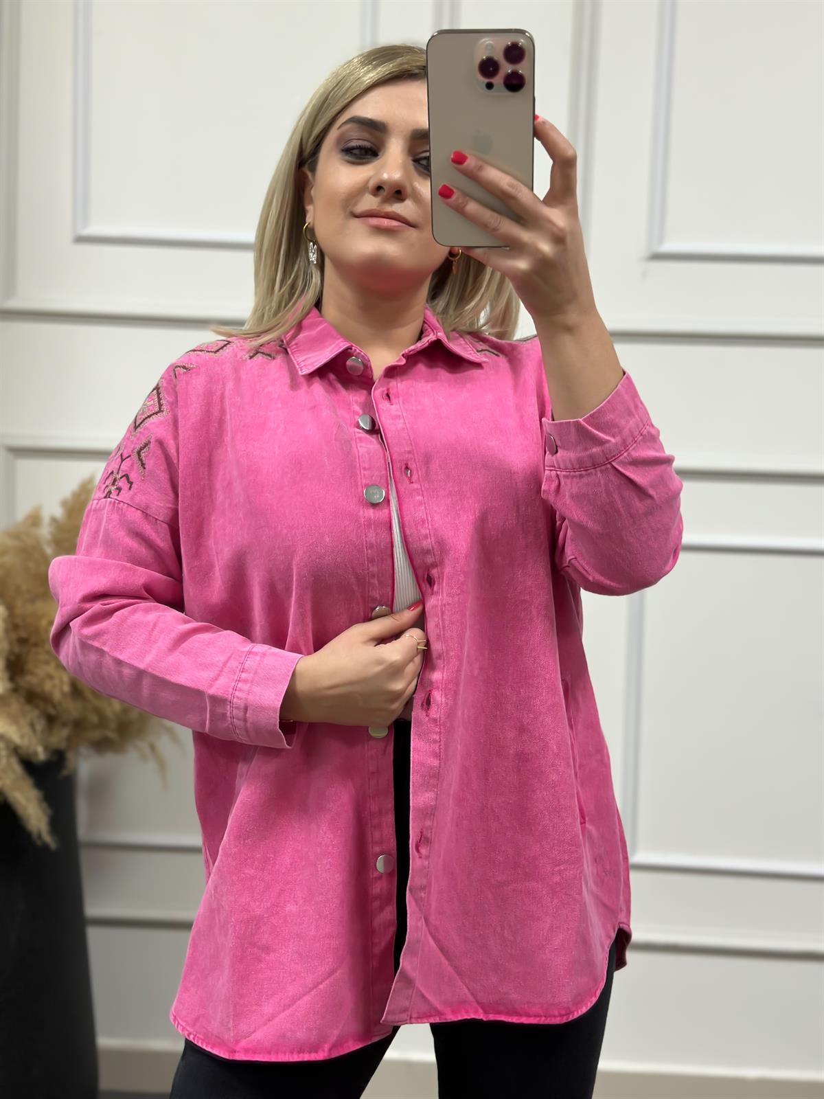 Gabardin Yıkamalı Omuz Nakış Detaylı Gömlek FUŞYA