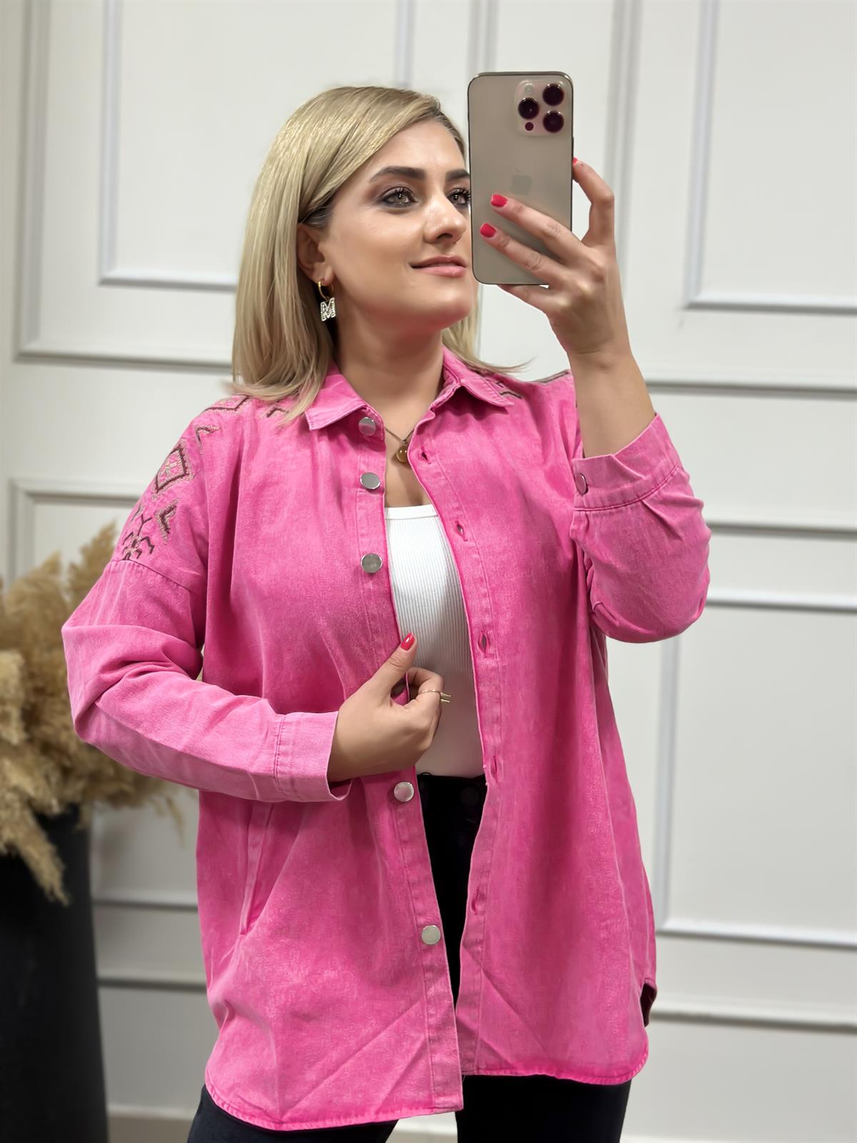 Gabardin Yıkamalı Omuz Nakış Detaylı Gömlek FUŞYA
