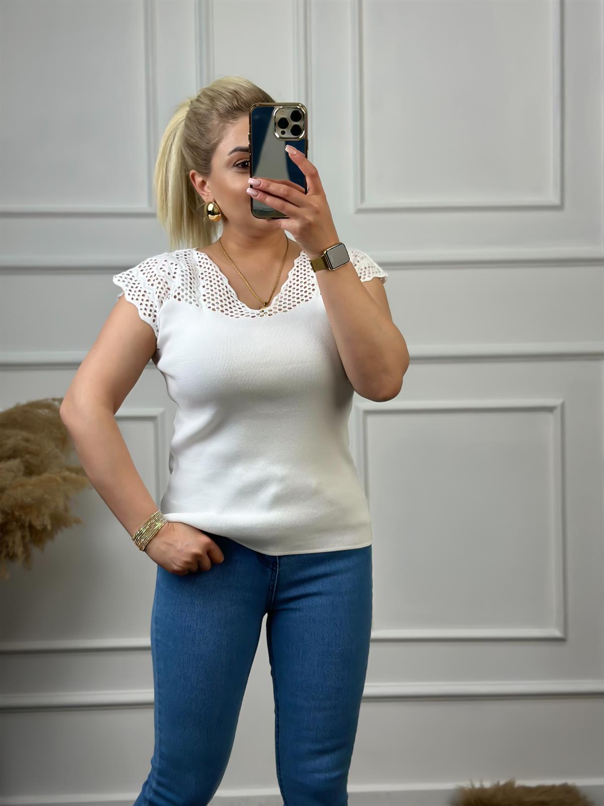 Gögüs Üstü Ajurlu Bluz BEYAZ