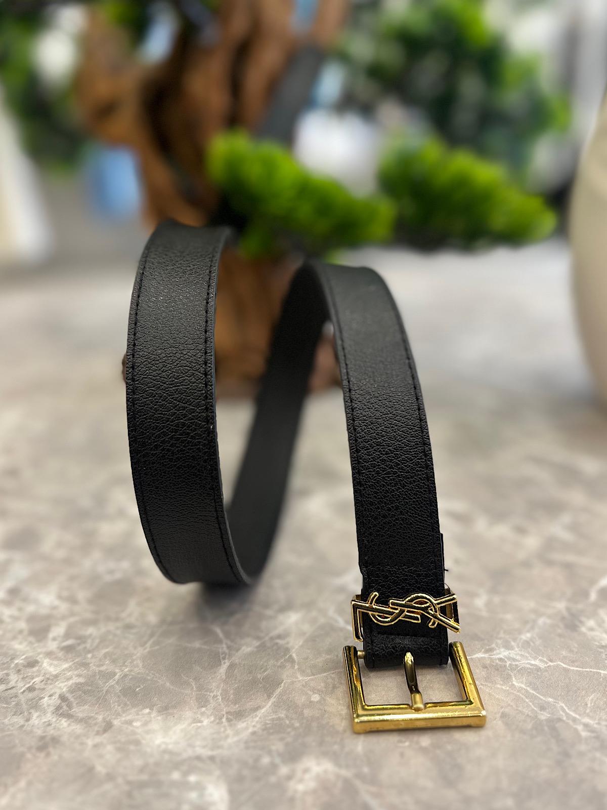 Gold Yazılı Kare Kemer SİYAH