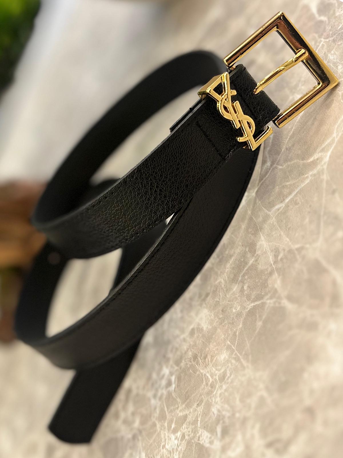 Gold Yazılı Kare Kemer SİYAH