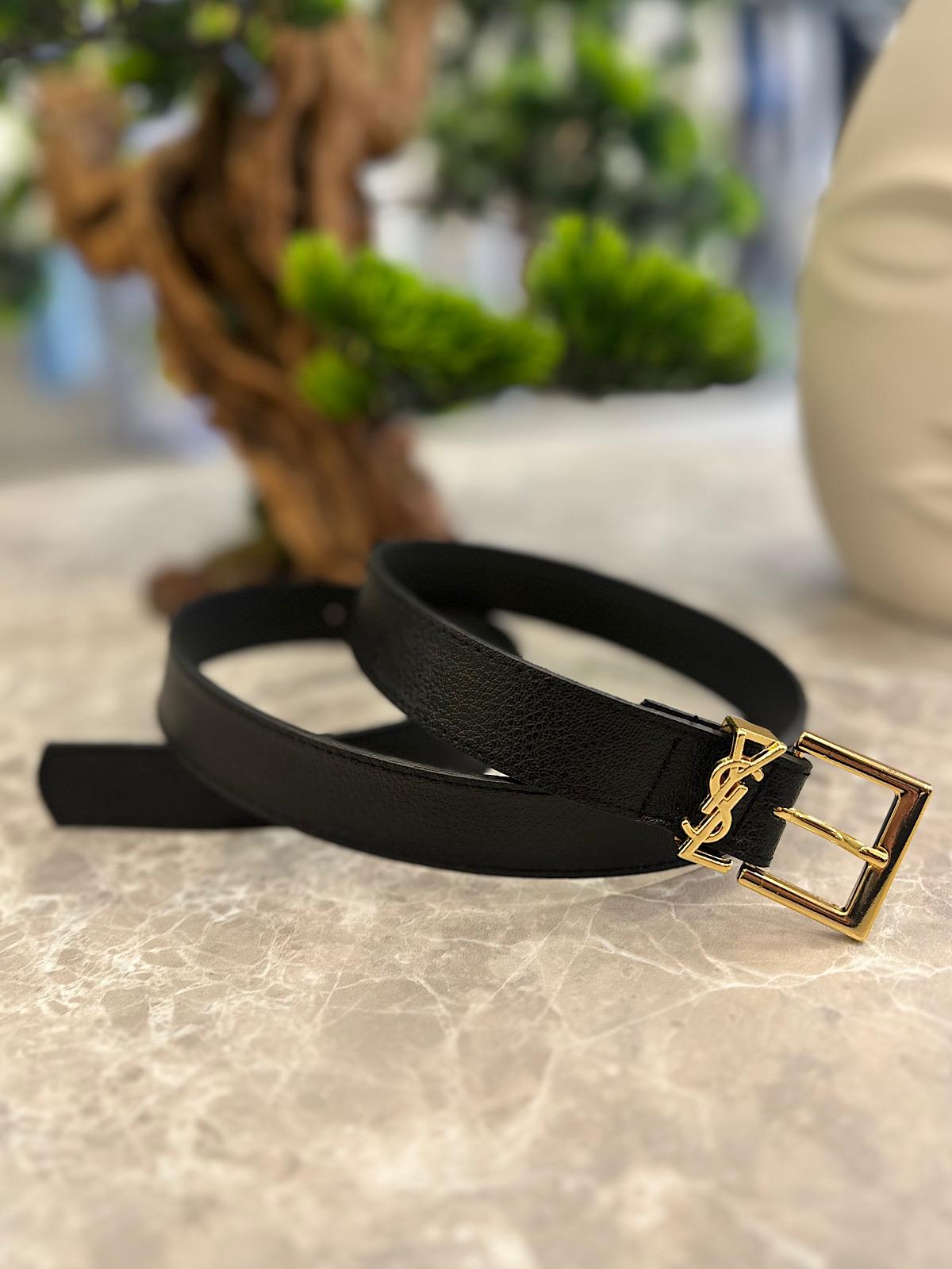 Gold Yazılı Kare Kemer SİYAH