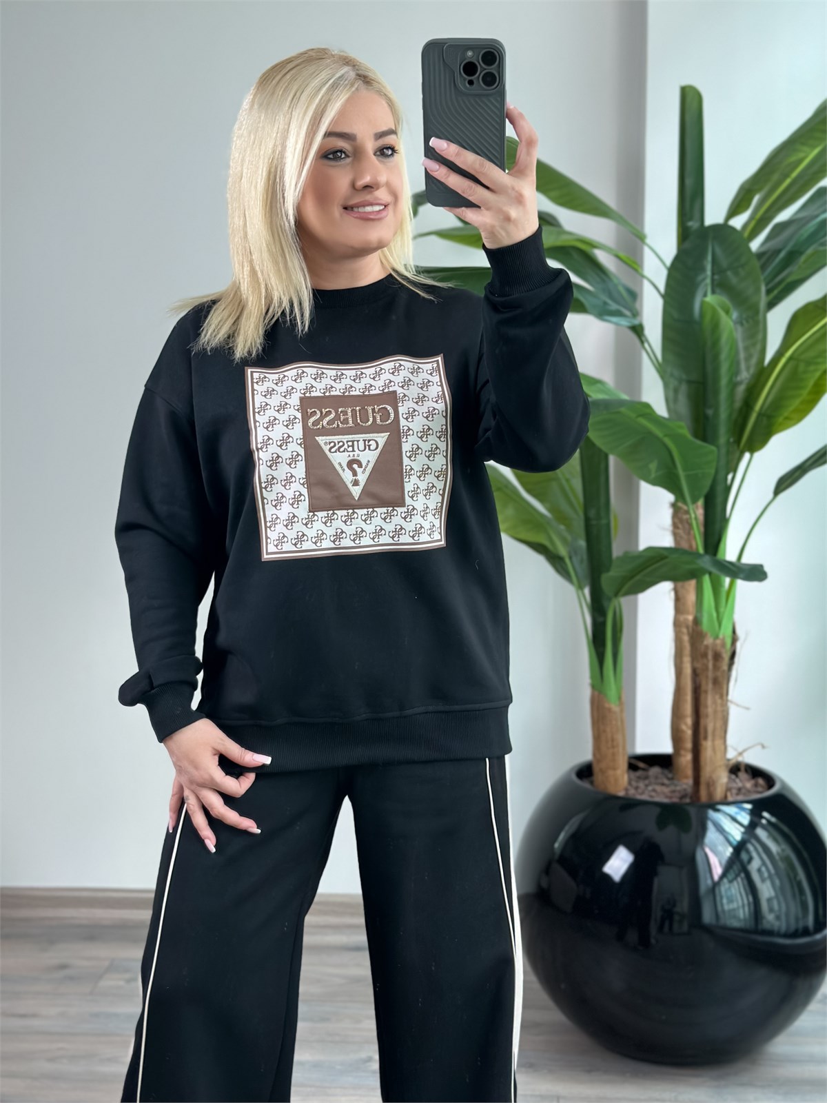 Kare Desenli Baskılı Sweatshirt SİYAH