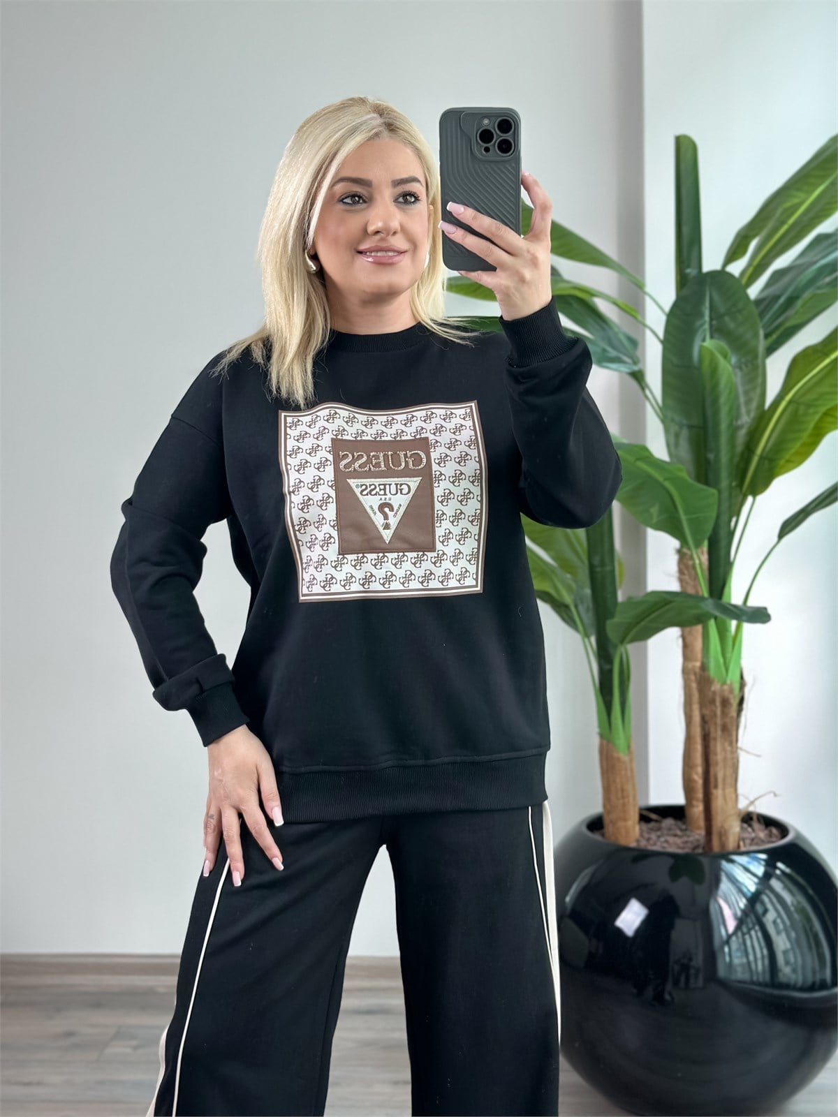 Kare Desenli Baskılı Sweatshirt SİYAH