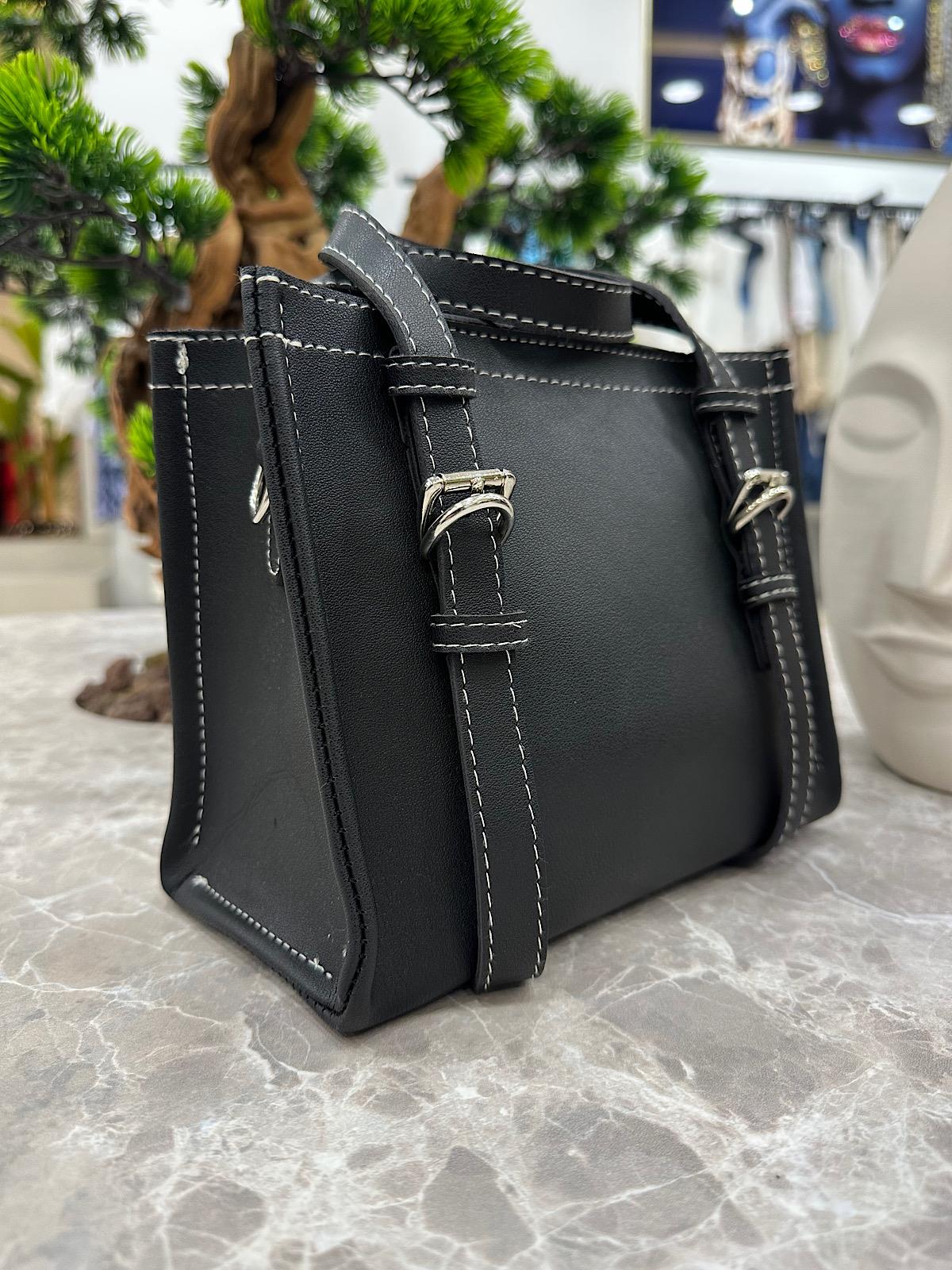 Kemer Detaylı Çanta SİYAH