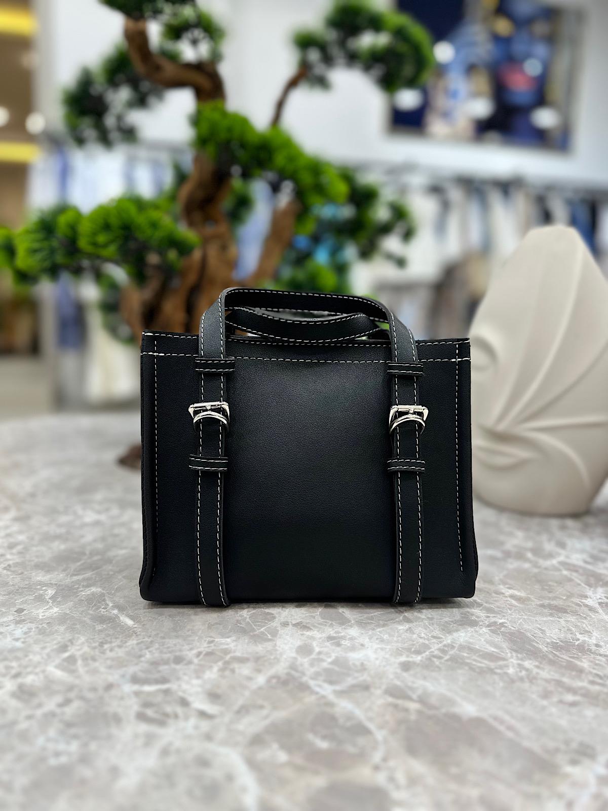 Kemer Detaylı Çanta SİYAH