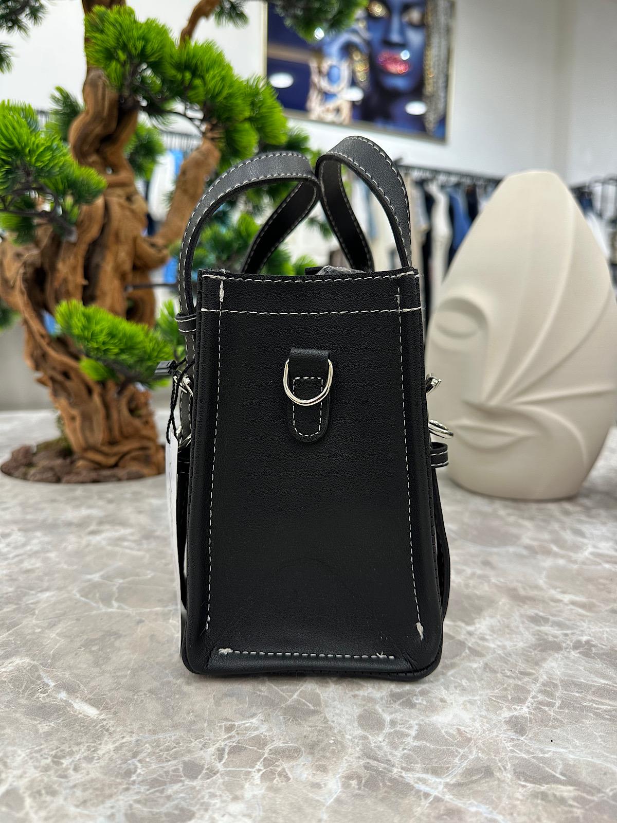 Kemer Detaylı Çanta SİYAH